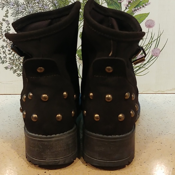 Gold Studded suede lug bootie - Picture 2 of 10